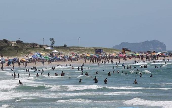 SC é destino de quase metade dos turistas da região Sul neste verão, mostra pesquisa