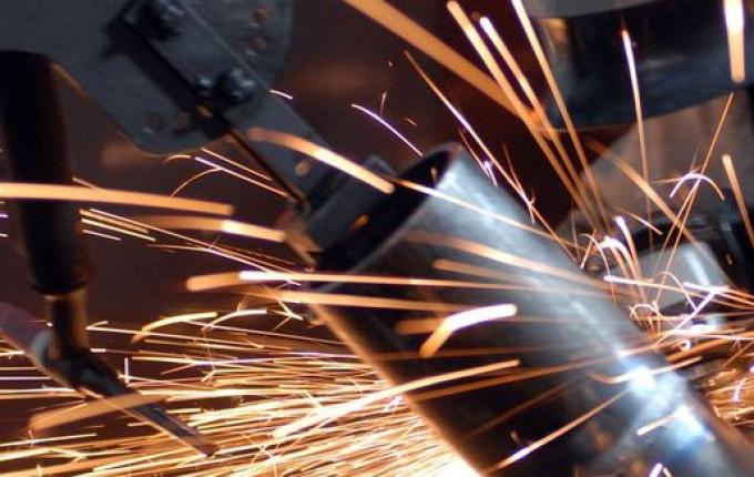 Produção industrial recua e amarga terceira queda consecutiva