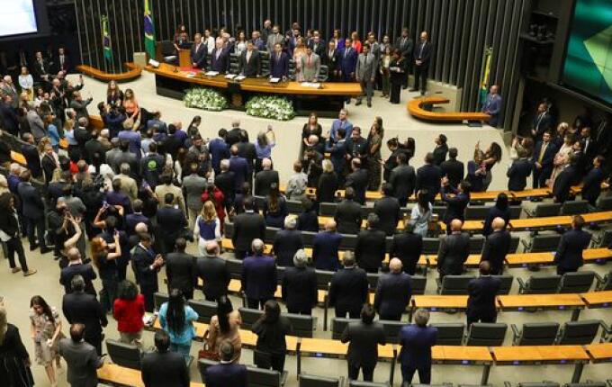 Cláusula de barreira impõe novas exigências e pressiona partidos para 2026