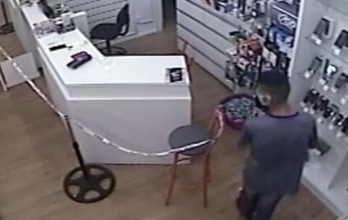 VÍDEO: Polícia Militar prende autor de furto e recupera celular em SMOeste