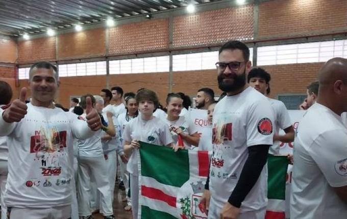 Jovens de São Miguel do Oeste garantem medalhas em campeonato regional de capoeira