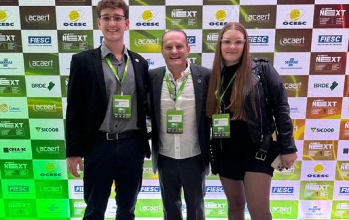 Entrega do Microfone de Ouro marca 2º dia do Congresso de Rádio e TV