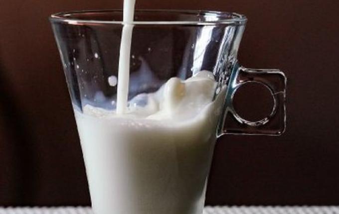 Sancionada lei que reduz ICMS do leite e de alimentos em Santa Catarina