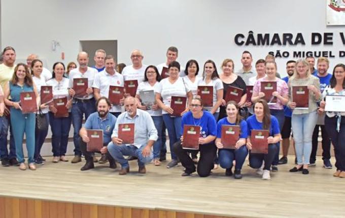 Câmara presta homenagem a Hemosc e a voluntários pelo Dia do Doador de Sangue