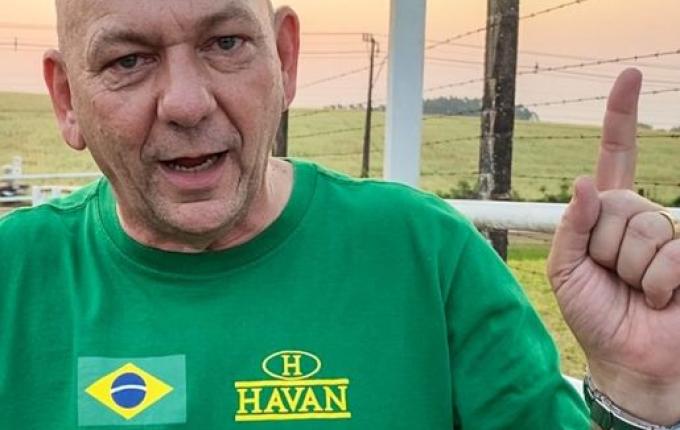 Hang nega risco de golpe e diz que Whatsapp de empresários é “grupo de velhinhos”