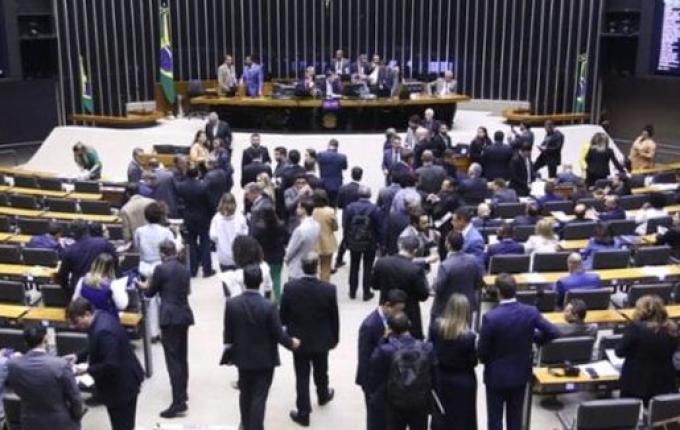 Aumento no número de deputados pode mexer em vagas de SC na Câmara