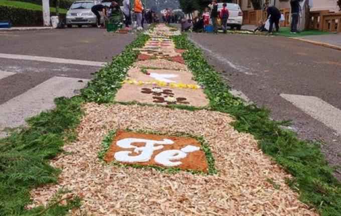 Itapiranga prepara tapetes para celebrar Corpus Christi