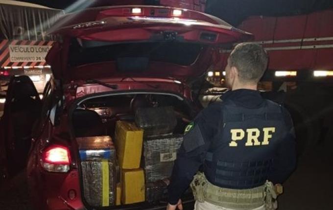 PRF apreende 200 kg de maconha após perseguição e acidente em Maravilha