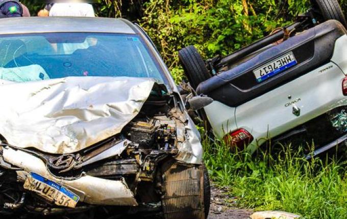 Colisão entre dois carros deixa um morto e outro ferido entre SMOeste e Maravilha