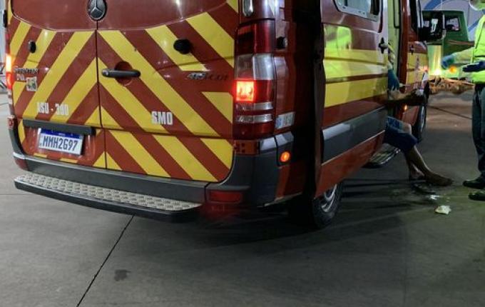 Homem é agredido com golpes de barra de ferro em SMOeste