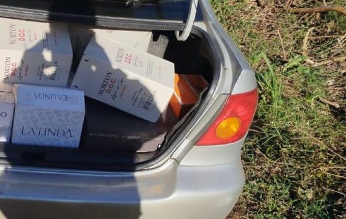 PM flagra transporte irregular de vinhos avaliados em R$ 24 mil em Barra Bonita
