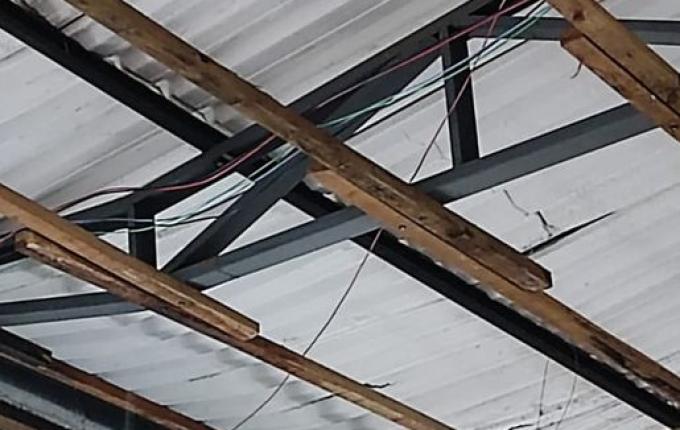 Telhado do Centro de Convivência dos Idosos de São José do Cedro cedeu