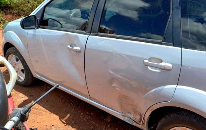 Motociclista sofre ferimentos generalizados em colisão contra carro