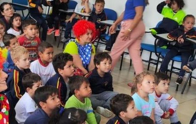 Alunos participam de campanha da Saúde de orientação sobre vacinação