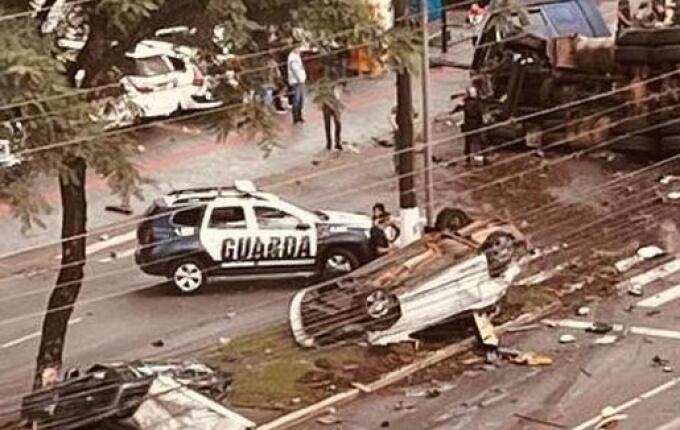 Justiça torna réu motorista de caminhão que causou acidente com 20 feridos em Chapecó