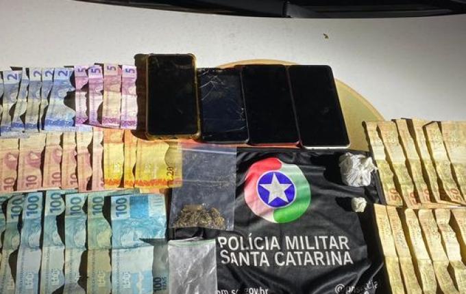 PM prende 3 pessoas suspeitas de tráfico de drogas em Guaraciaba