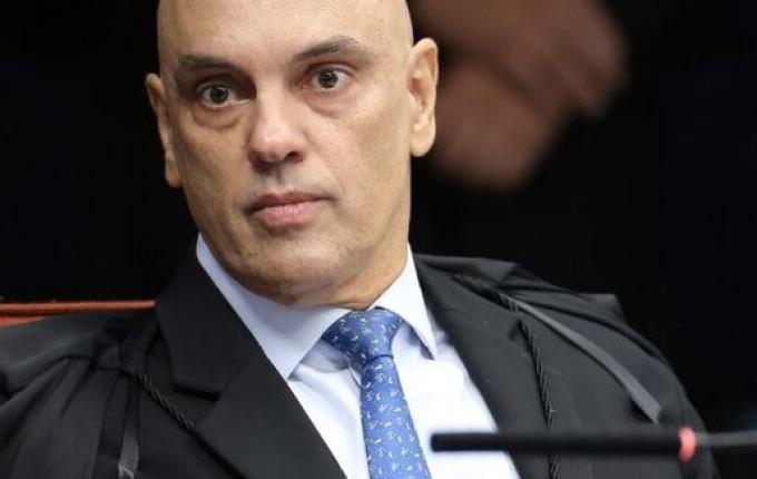 Alexandre de Moraes determina pedido de extradição de Carla Zambelli