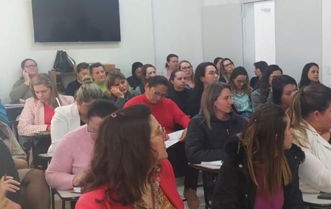 Profissionais passam por capacitação sobre a escuta especializada em Campo Erê