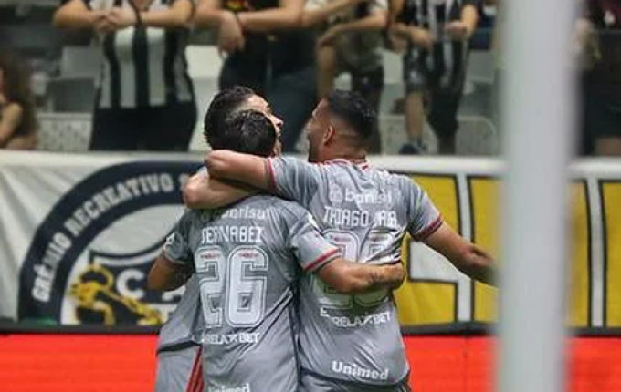 Inter vence Atlético-MG por 3 a 1 e segue na cola do G-4 no Brasileirão