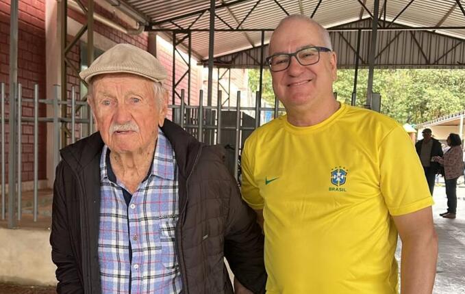 Aos 98 anos, primeiro prefeito de Guarujá do Sul mantém tradição de votar