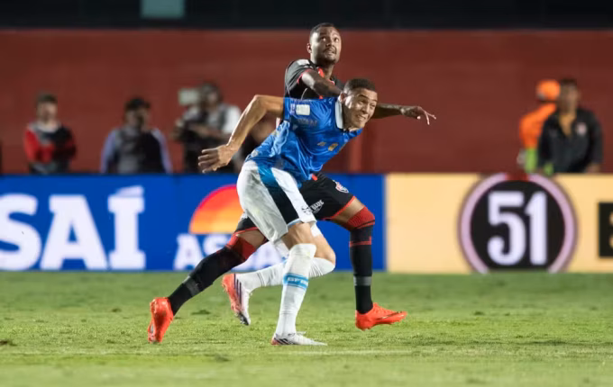 Grêmio perde para o Vitória no Barradão e desperdiça chance de se afastar do Z-4