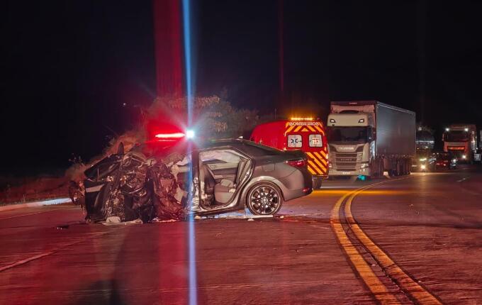 Colisão entre caminhão e carro deixa homem ferido na BR-163, em Dionísio Cerqueira