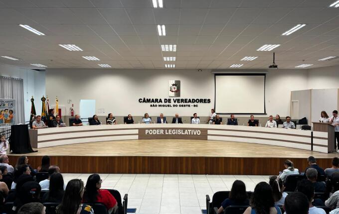 Jovens parlamentares são diplomados e elegem Mesa Diretora em São Miguel do Oeste