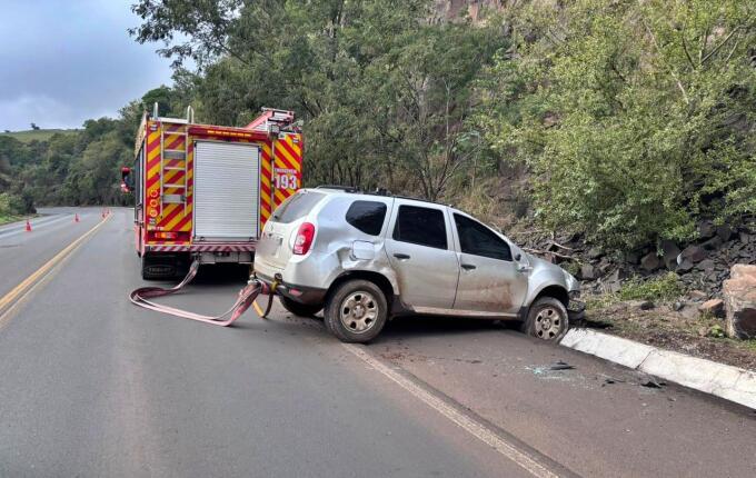Motorista fica ferido em saída de pista na BR-282