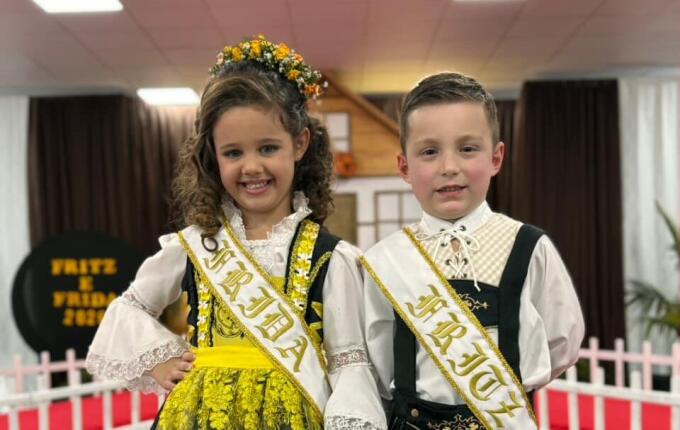 Emanuel e Giovanna são escolhidos par infantil Fritz e Frida 2026