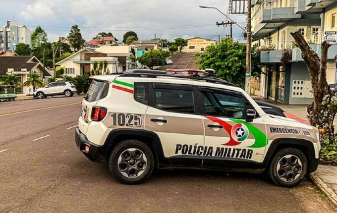 Adolescente tenta furtar bateria de pátio, é flagrado e entra em luta corporal com proprietário