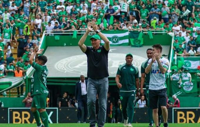 Chapecoense atinge marca histórica de 15 mil sócios