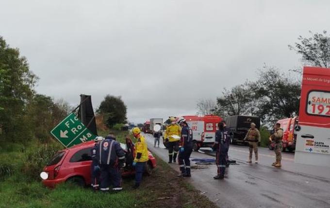 Bombeiros detalham grave colisão com duas mortes na BR-282