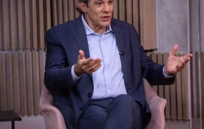 Brasil não vai sair da mesa de negociação com os EUA; governo prepara ajuda a setores afetados