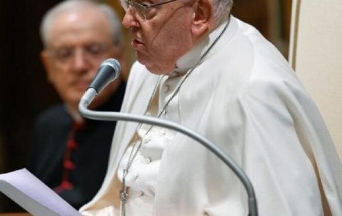 Papa Francisco tem crise respiratória e recebe transfusão de sangue, aponta novo boletim