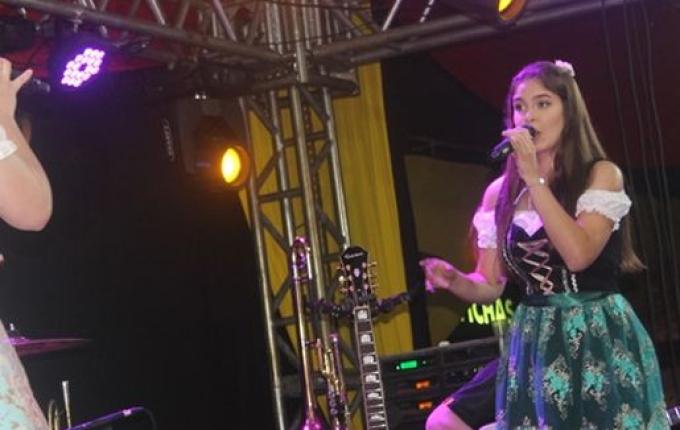 Festival da Canção Alemã Municipal e Regional reúne 26 calouros; fotos