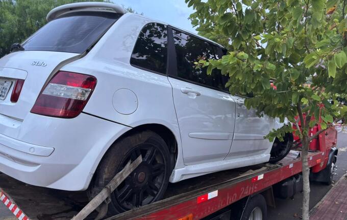 Homem foge de abordagem, sofre acidente e é preso com cocaína na Willy Barth