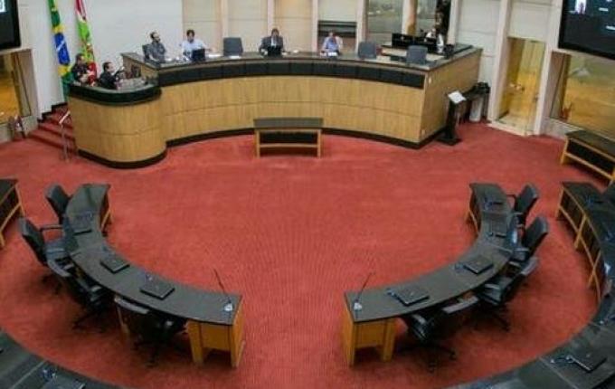 Deputados aprovam retorno das atividades físicas e religiosas em SC