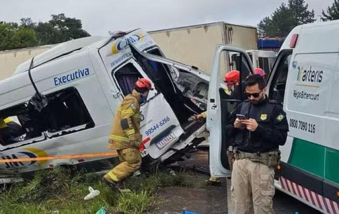 Tentativa de assalto a caminhão termina com 6 mortos no Paraná