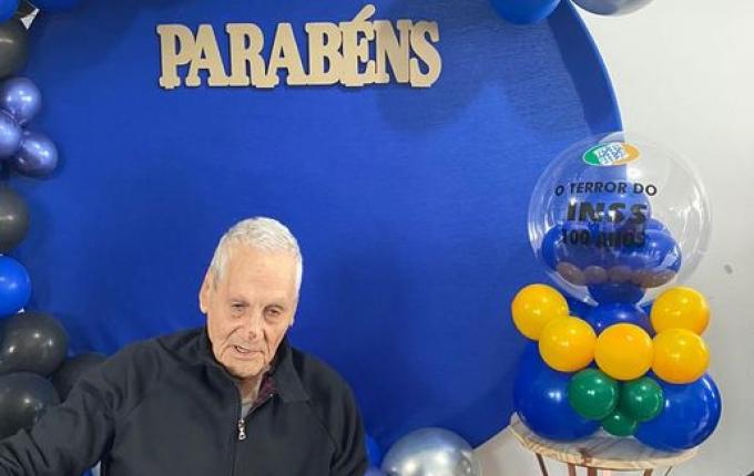 Terror do INSS: Idoso completa 100 anos no Dia dos Pais em SMOeste
