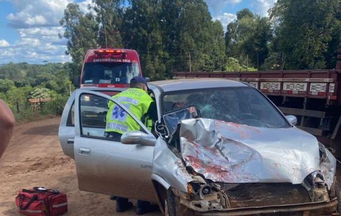 Colisão entre carro e caminhão deixa dois feridos no interior de Princesa