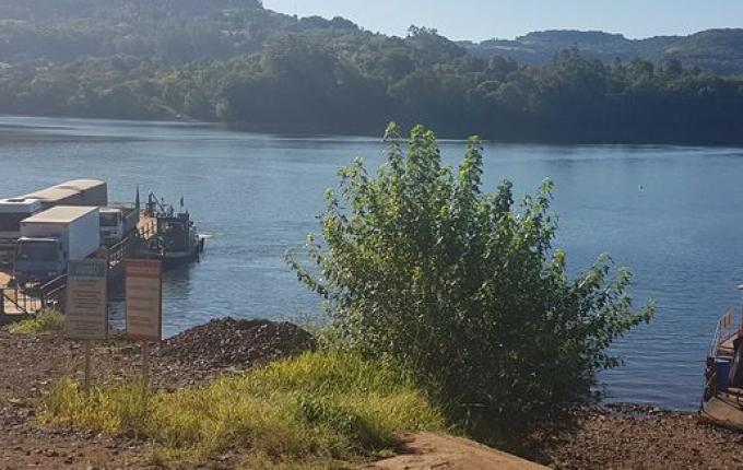 Balsa em Itapiranga continua trabalho com restrições