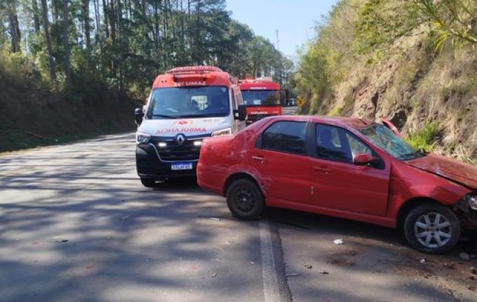 Idoso fica ferido em colisão entre carro e caminhão na BR-282, em Maravilha