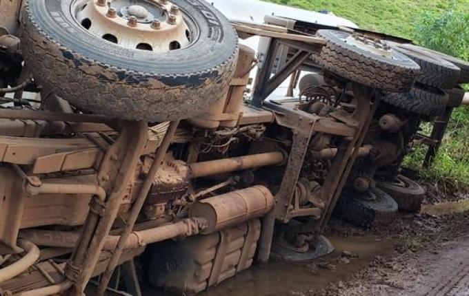 Raçãozeiro tomba no interior de Iporã do Oeste