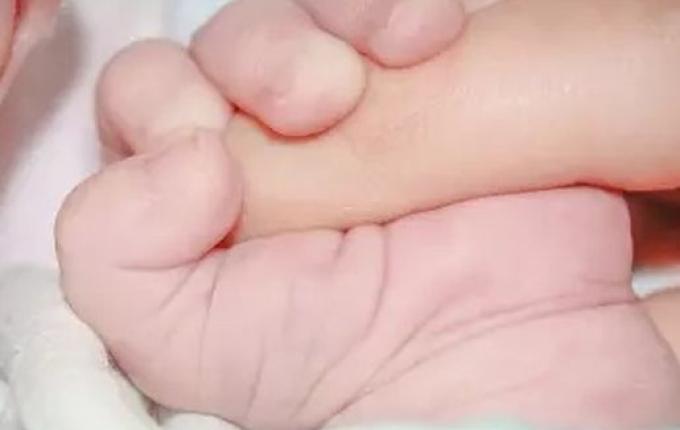 Bebê encontrado morto em SC estava ligado à mãe por cordão umbilical