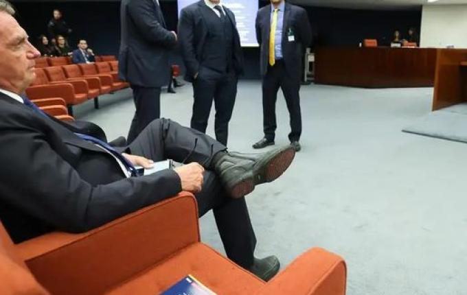 Moraes dá cinco dias para Bolsonaro e réus apresentarem defesa prévia