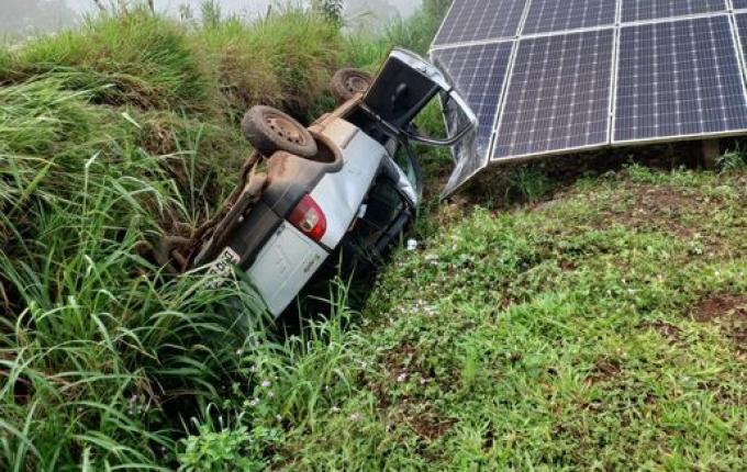 Condutor fica preso em veículo por mais de sete horas após acidente