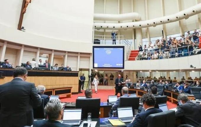 Lei que proíbe adoção de cotas raciais em universidades estaduais é sancionada em SC