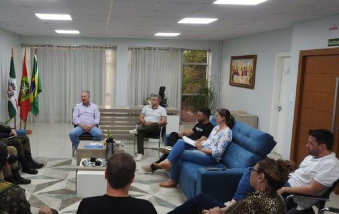 Município, PM, PC e Exército definem ações para a segurança de escolas e creches