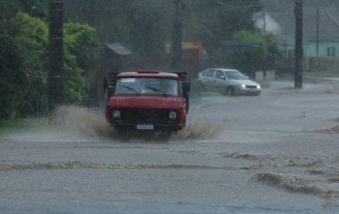 Temporais deixam oito mortos e 18 desaparecidos no Rio Grande do Sul