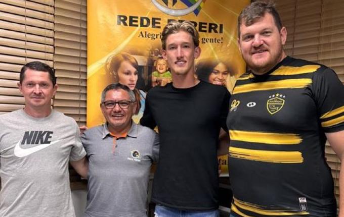 Goleiro do São Paulo participa de programa na Rádio Itapiranga